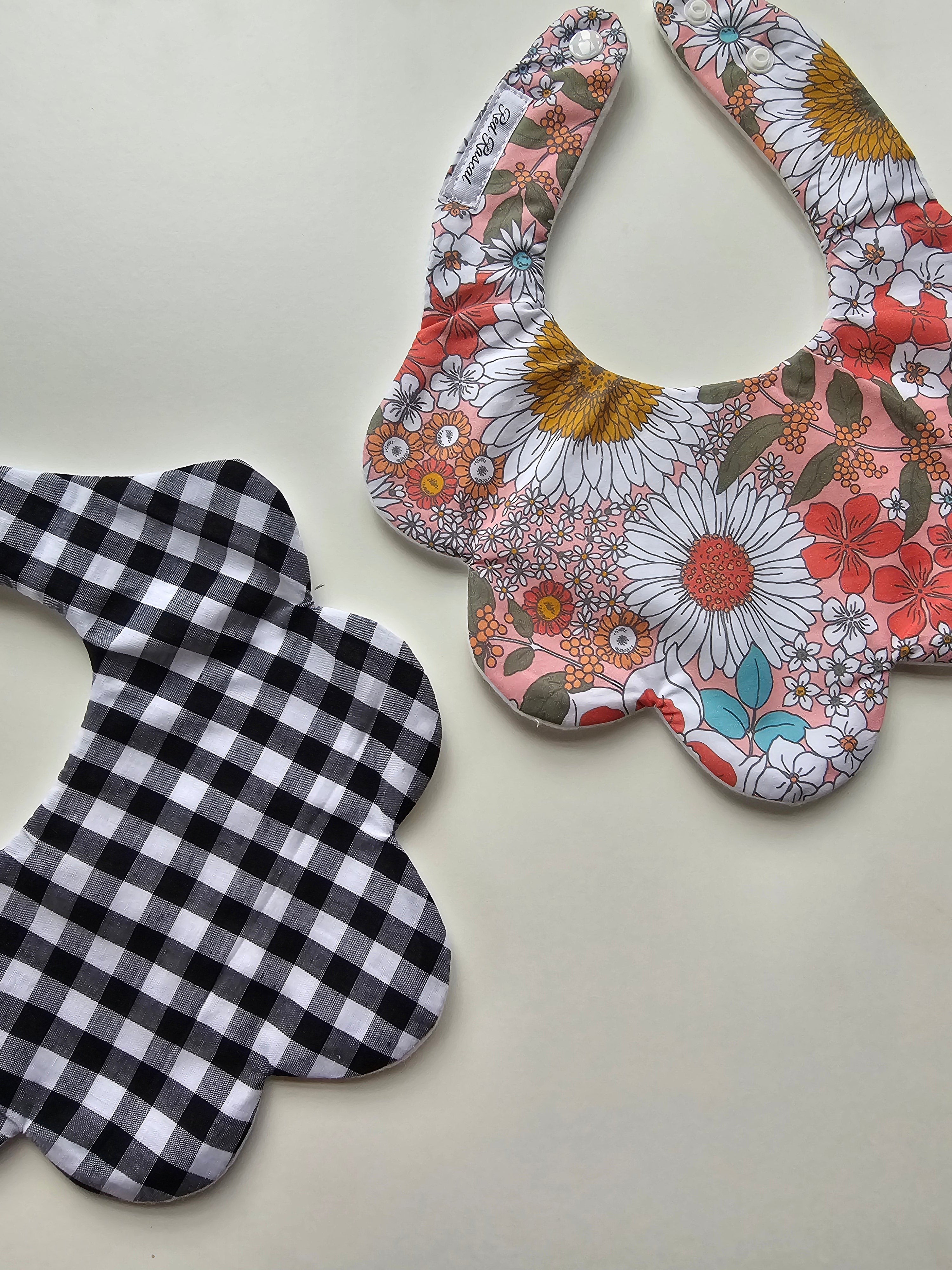 Scalloped Dribble Bibs