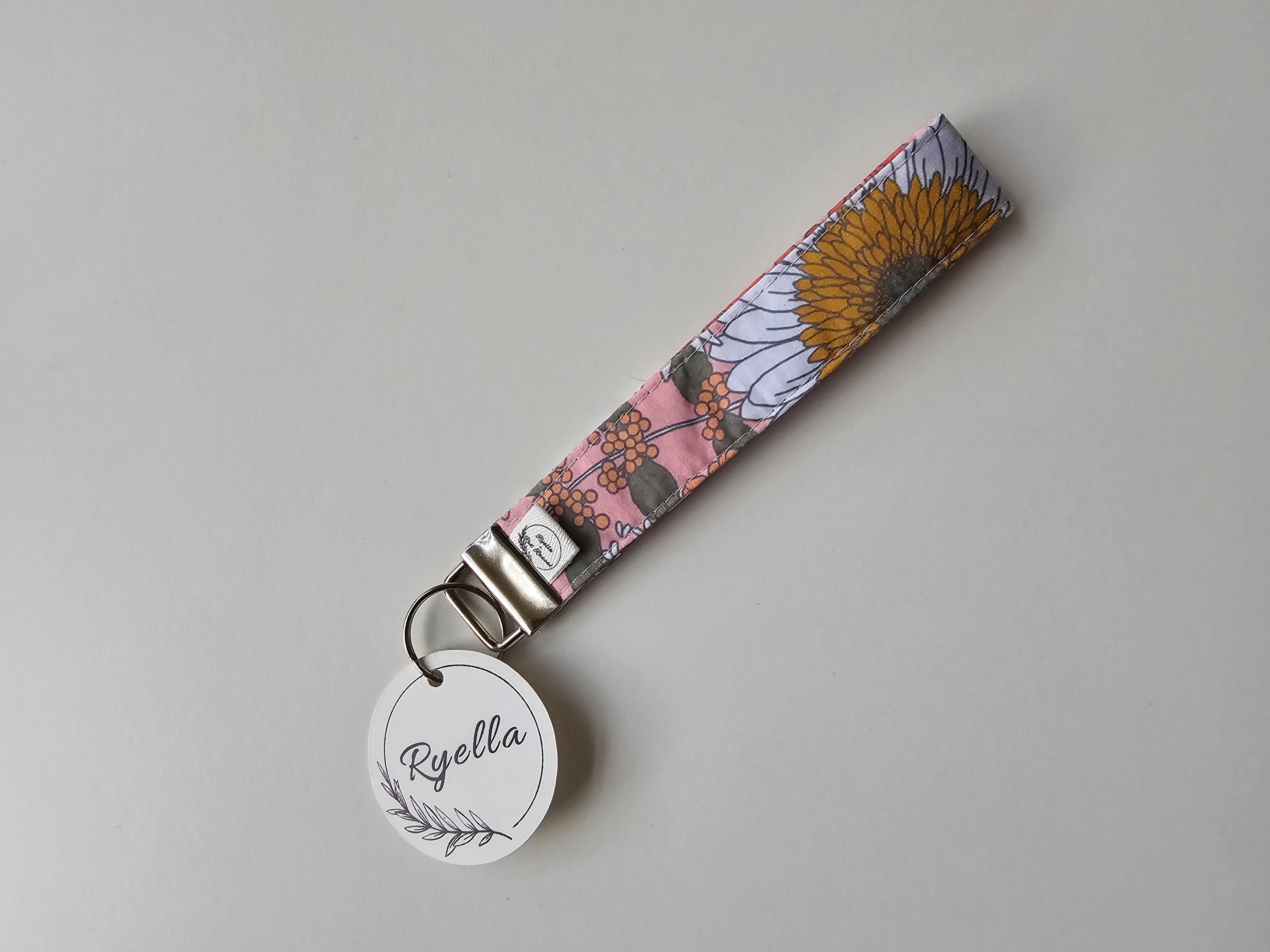 Retro Pink Daisy's Wristlet