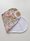 Retro Daisy Burp Cloth